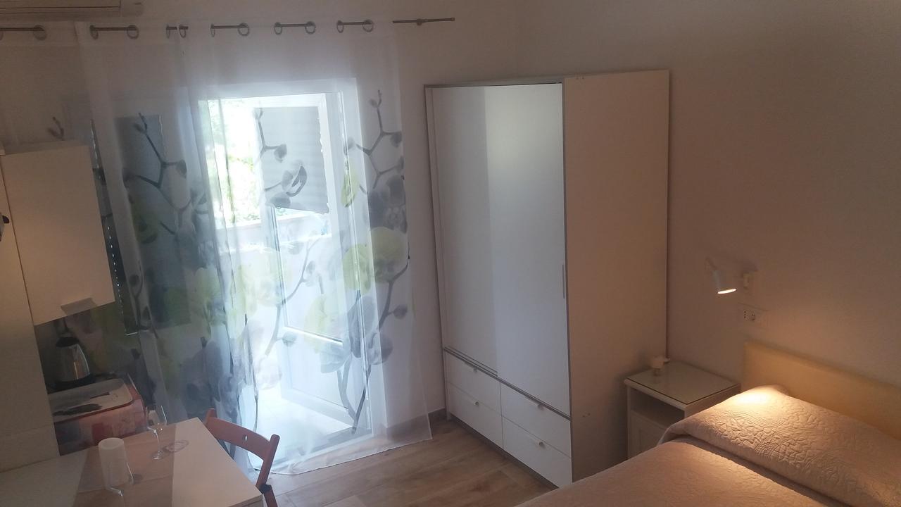 Guest House Zohil ロヴィニ エクステリア 写真