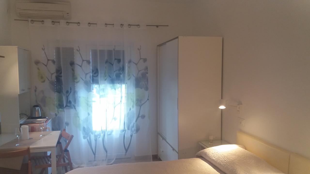 Guest House Zohil ロヴィニ エクステリア 写真